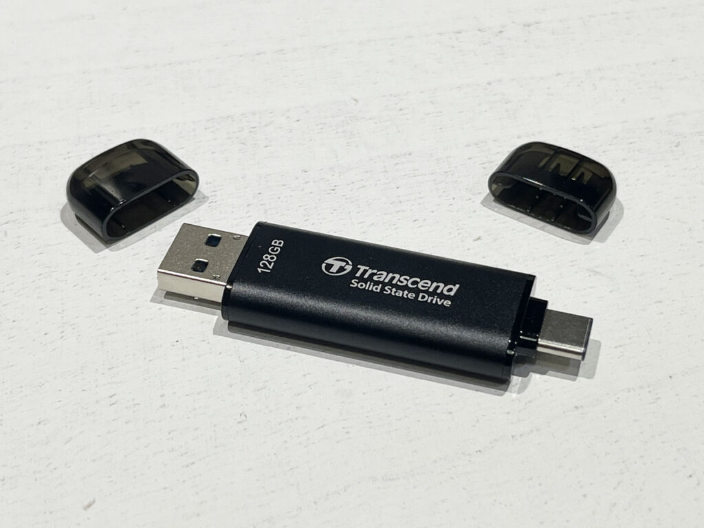 USB Type-AとType-Cの両方に対応